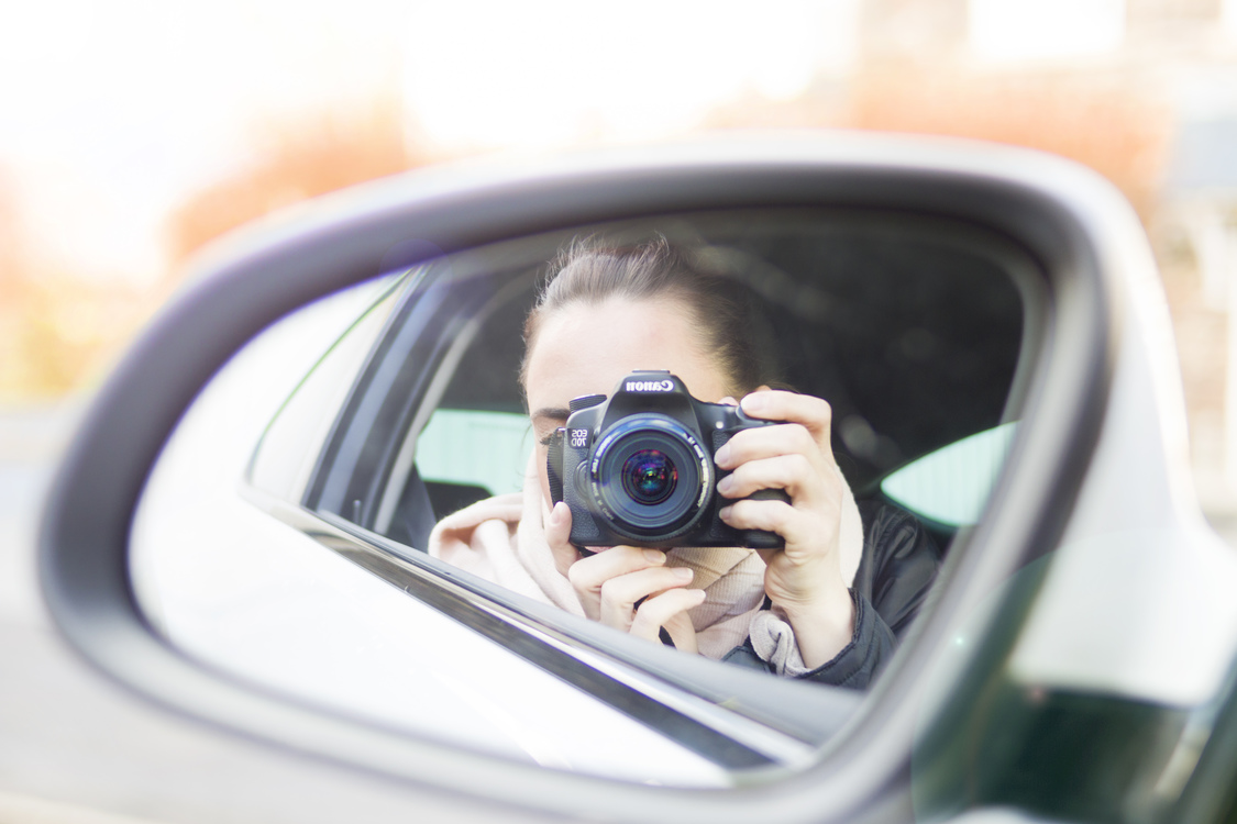 Vehicle Door,Photographer,Driving