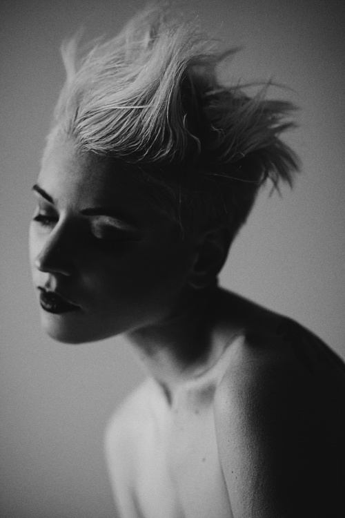 Hairstyle,Black Hair,Monochrome Photography