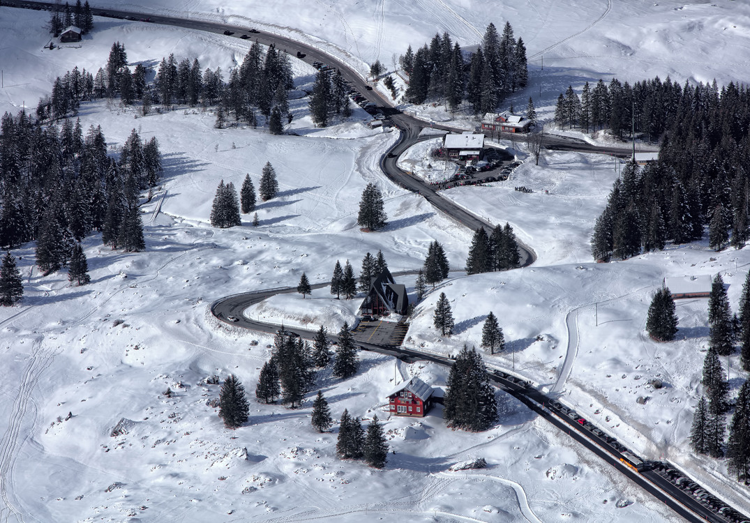 Ski Resort,Mountain,Mountain Range