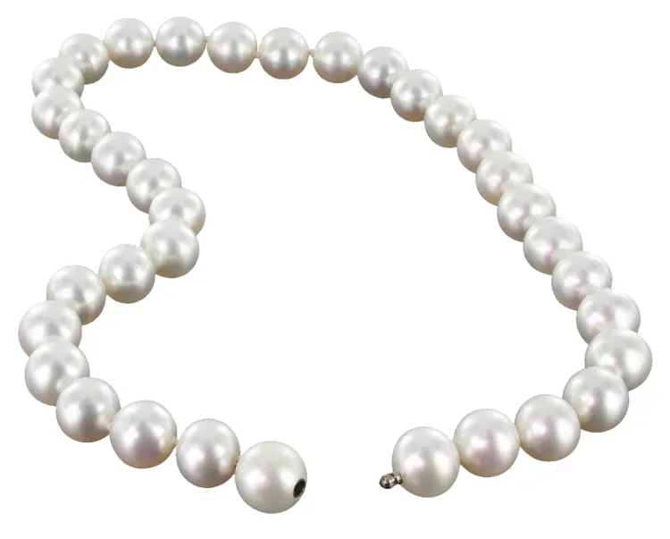 Classic Pearl Necklace