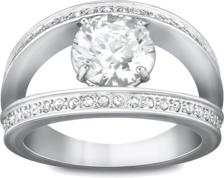 Elegant Silver Ring with Large Diamond