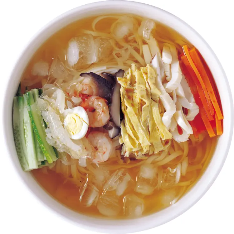 Refreshing Noodle Soup with Shrimp and Vegetables
