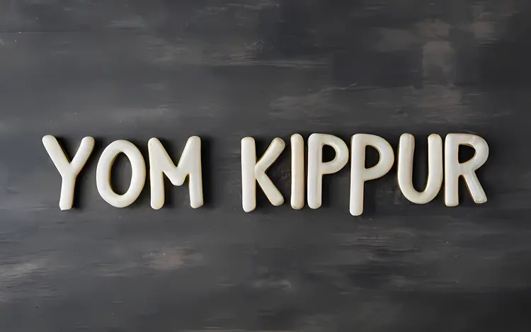 Yom Kippur Text on Chalkboard